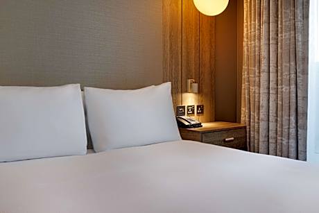 Queen One Bedroom Suite-city View And Balcony 42 Sqm/living Room W/panorama View/hdtv/ac Comp Wifi/u