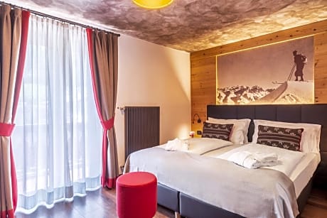 Superior Double or Twin Room with Mountain View