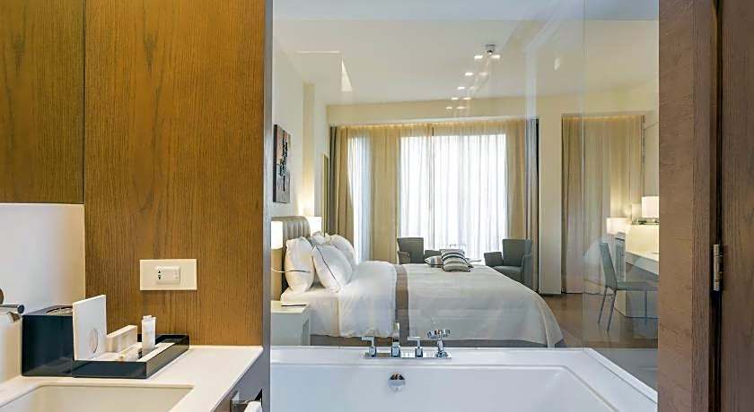 O Monot Luxury Boutique Hotel