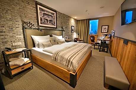 Premium Triple Room (including daily refilled free mini bar)