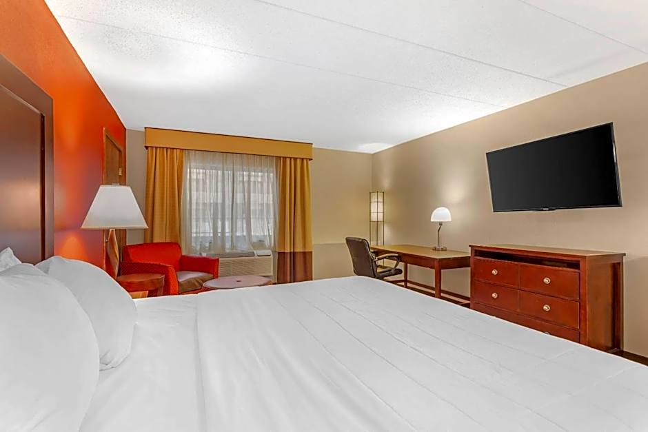 Clarion Hotel & Conference Center Lansing West