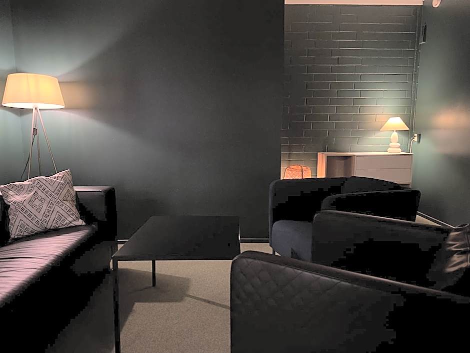 The Rooms Airport - 20Rooms