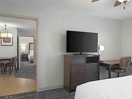 Two-Bedroom Suite - Disability Access/Bath Tub