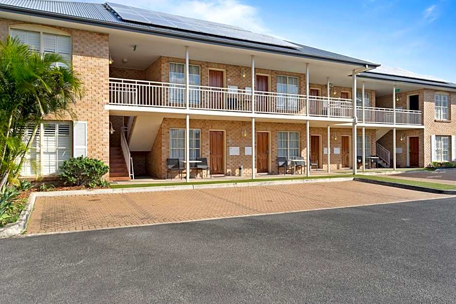 Coopers Colonial Motel