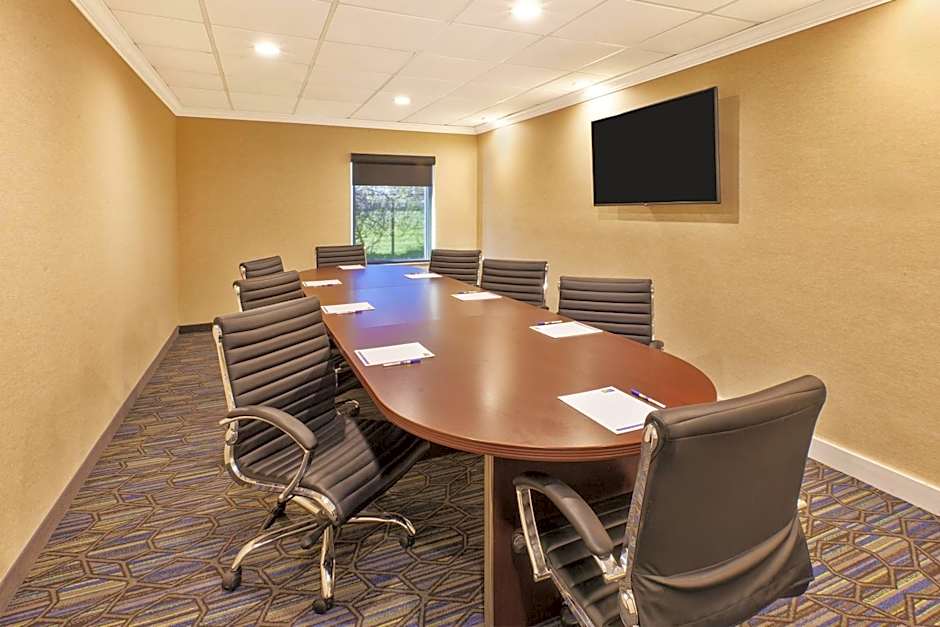 Country Inn & Suites by Radisson, Benton Harbor-St. Joseph, MI
