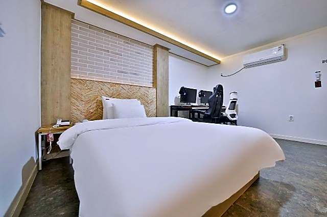 Photo 1 of 6 of Double Room