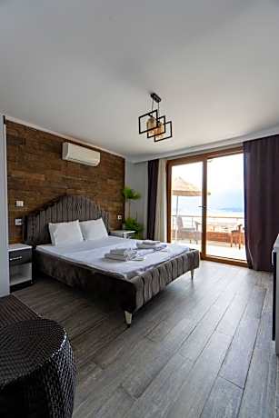 Deluxe Double Room with Balcony and Sea View