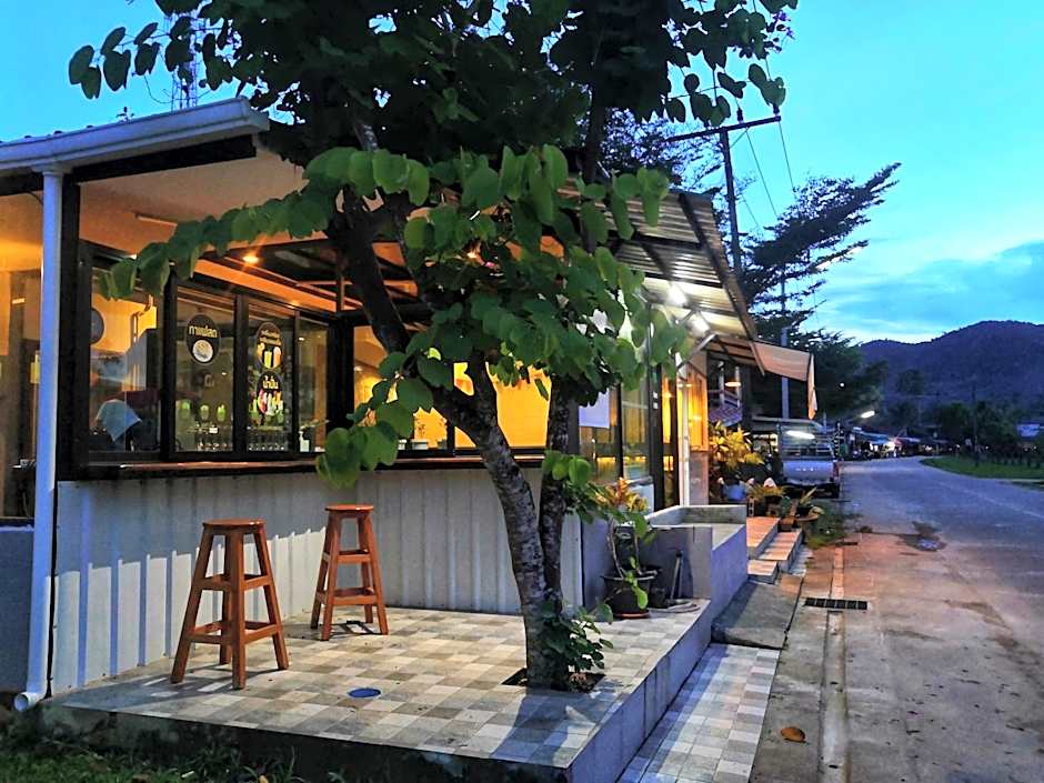 Backpack Hostel Kohyaoyai