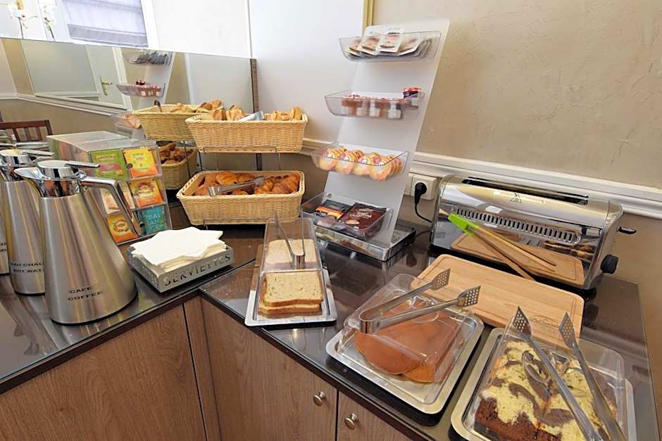 Alyss Saphir Cambronne Eiffel