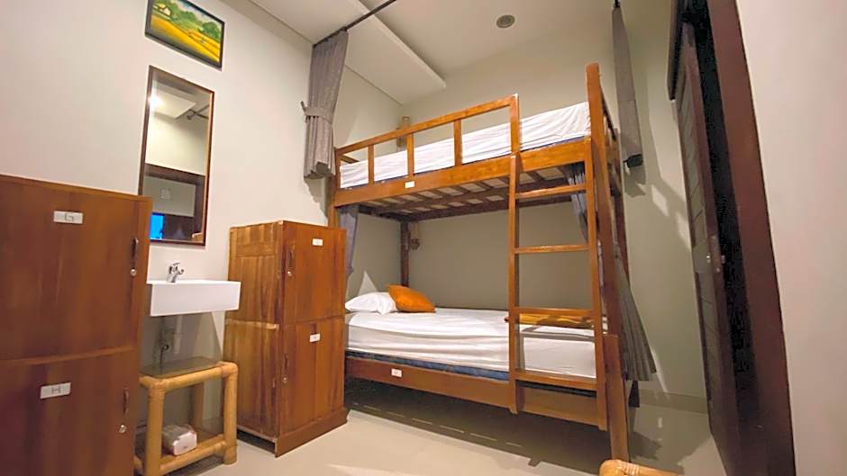 Suwardika Homestay & Dormitory
