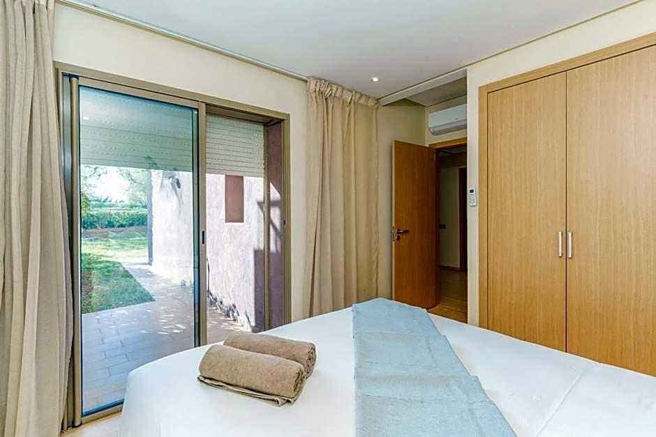 Relax Front Of Pool-Garden-Fibre