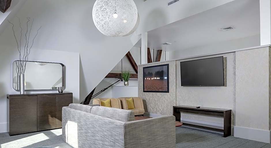 The Richardson Hotel