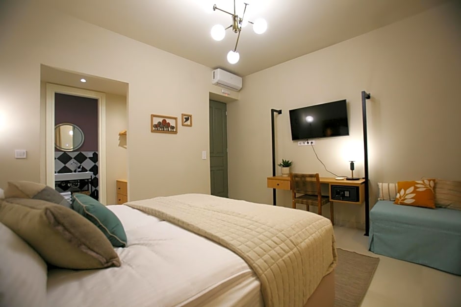 Living Yard Acropolis