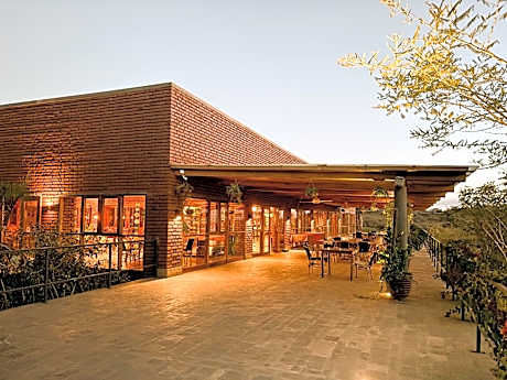 Suricata Boma Lodge