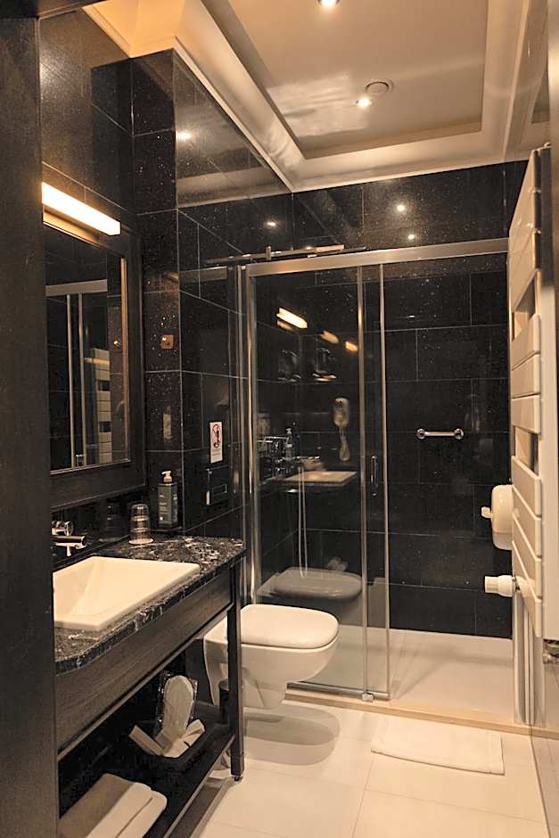 Red Baron Hotel & Restaurant