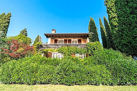 Family Room with Garden View