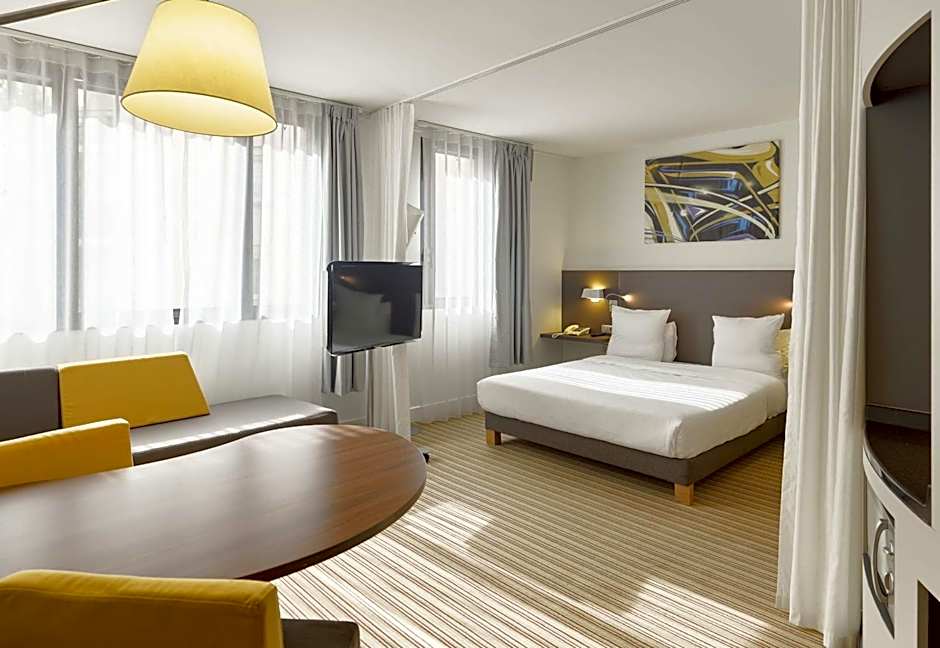 B&B HOTEL Rueil-Malmaison Gare