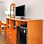 Econo Lodge Inn & Suites