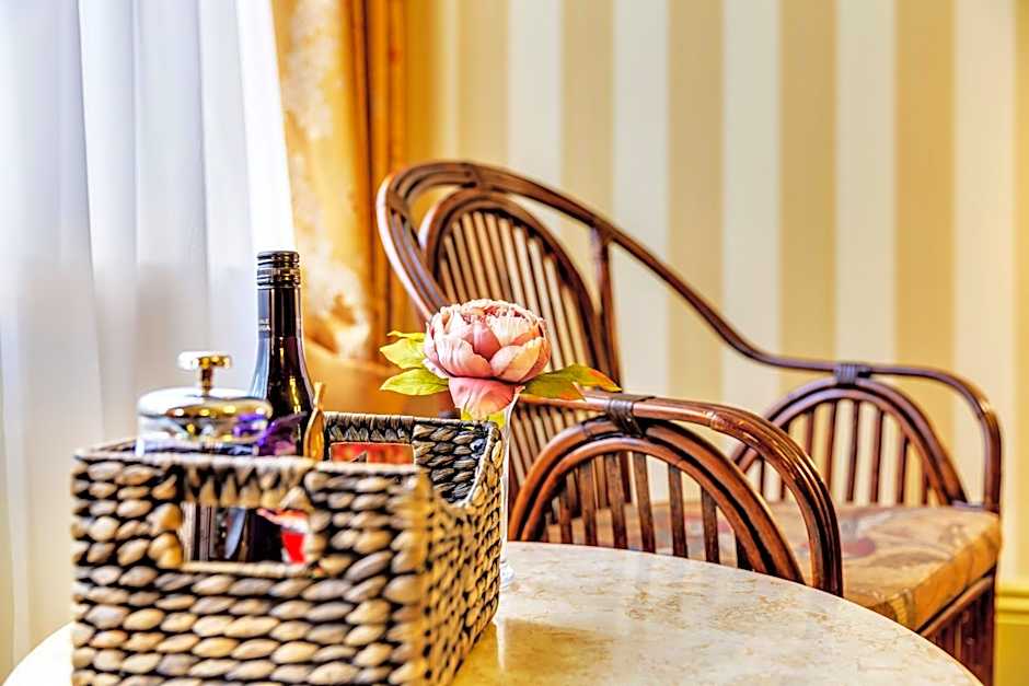 Hadley's Orient Hotel