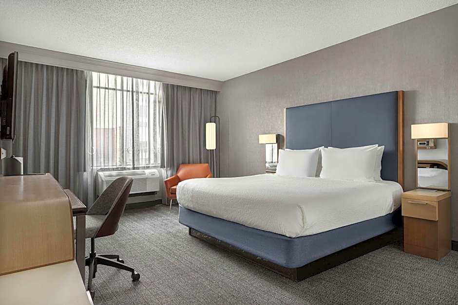 Courtyard by Marriott Louisville Airport