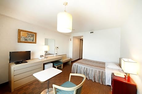 Single Room - Non-Smoking