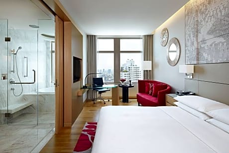 Executive Room with King Bed and Executive Lounge Access