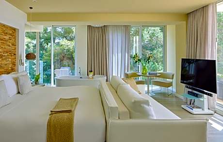 Extra ME+ Junior Suite with Hot Tub Sea View