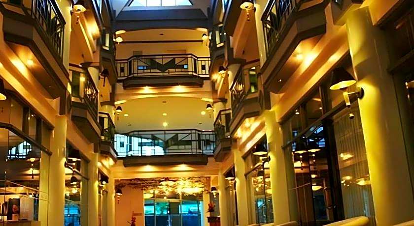Royal Am Rei Hotel by RedDoorz