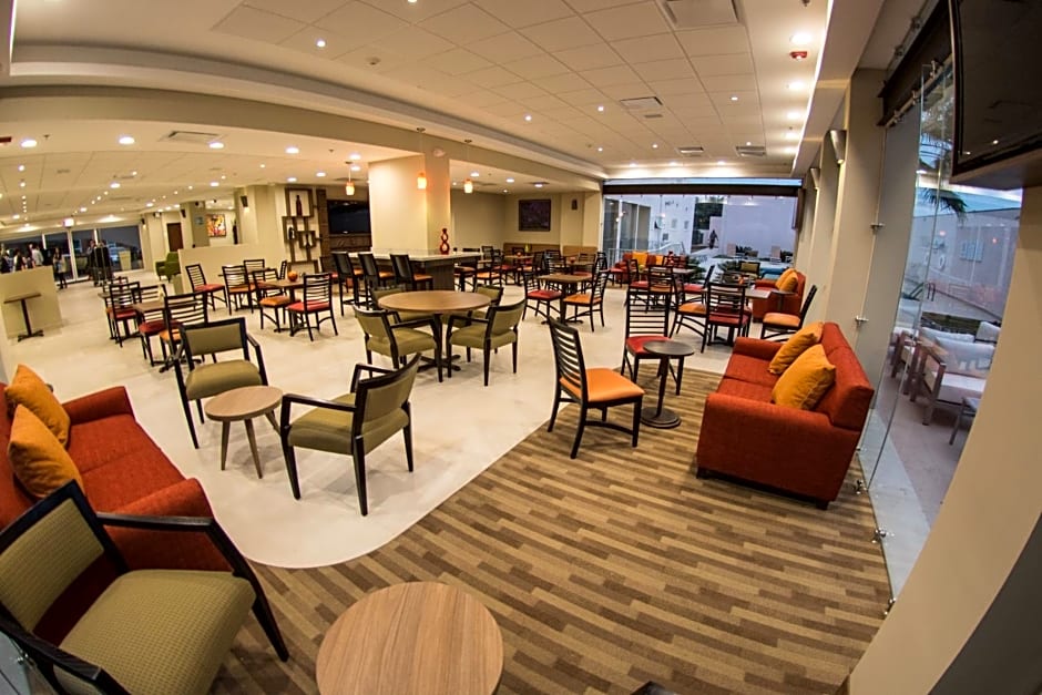 Holiday Inn Express & Suites Guadalajara Aeropuerto By IHG