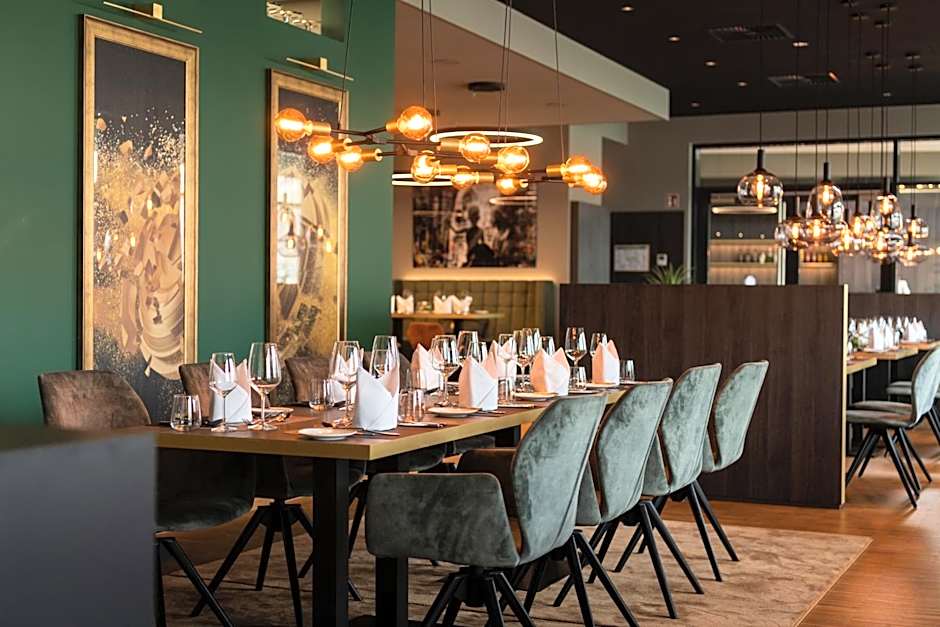 TARGET WORLD Hunter's Lodge