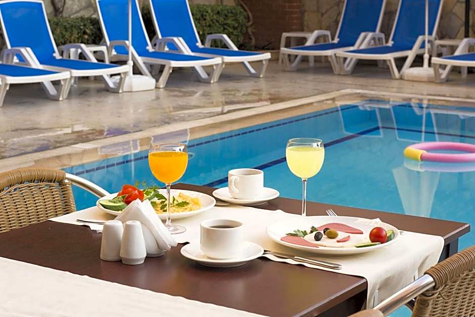 Lara Dinc Hotel