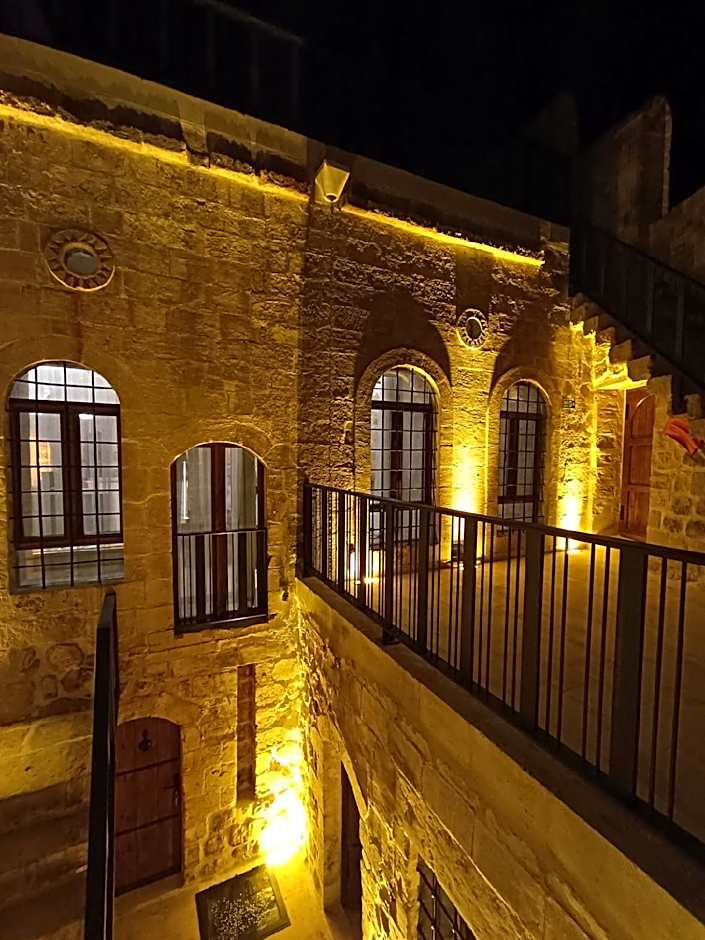 TUĞMANER  Small House AJAR