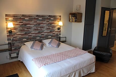 Double Room (bed 140)