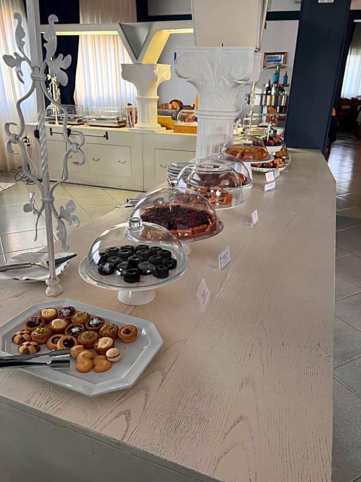 G&D Hotel Deanna Pool&Brunch