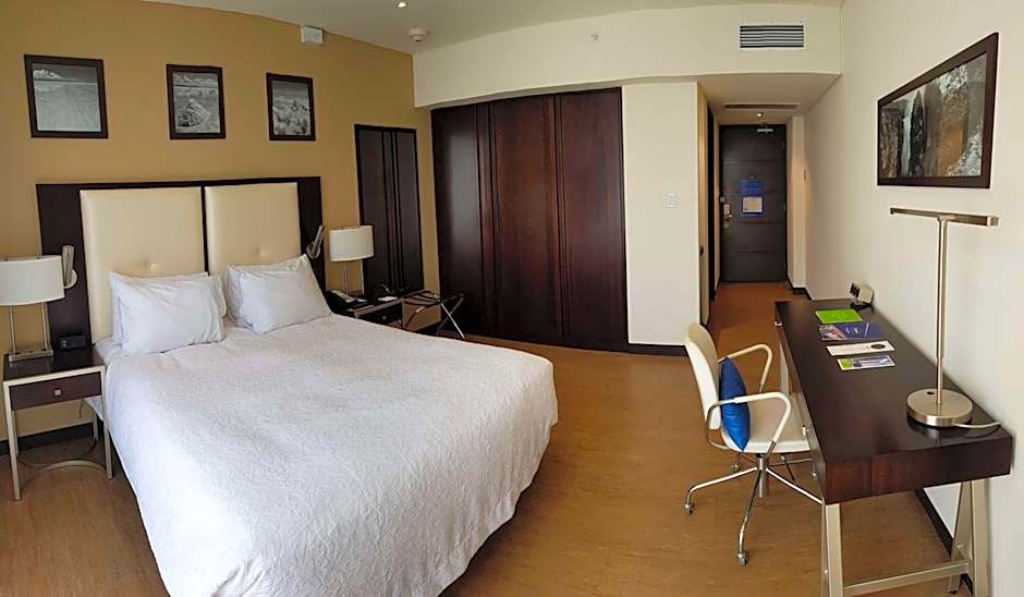 Hampton Inn By Hilton Santa Cruz Equipetrol