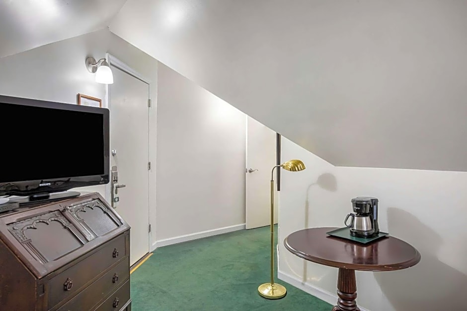 Coombs Inn & Suites, Ascend Hotel Collection