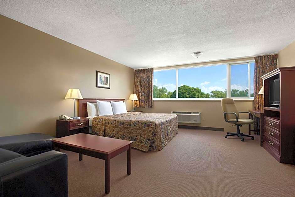 Travelodge by Wyndham Richmond Hill