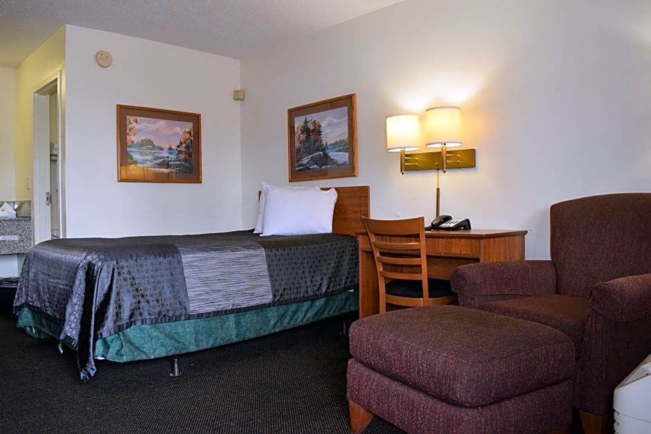 Value Inn - Livonia