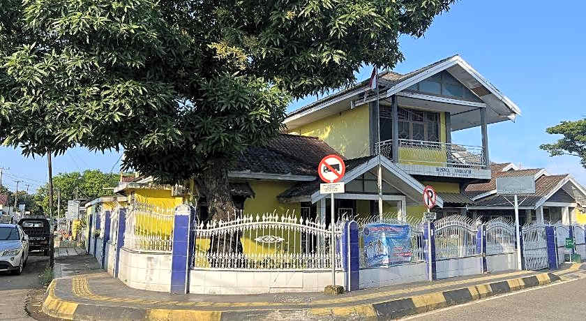 OYO 91900 Wisma Amrach