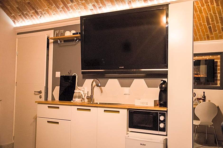 UNDERGROUND Jacuzzi Rooms