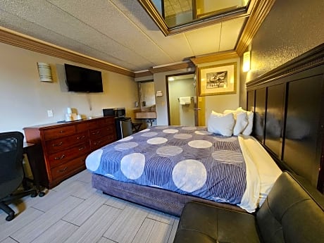King Suite with Spa Bath