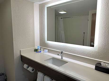 2 Queen Beds Standard