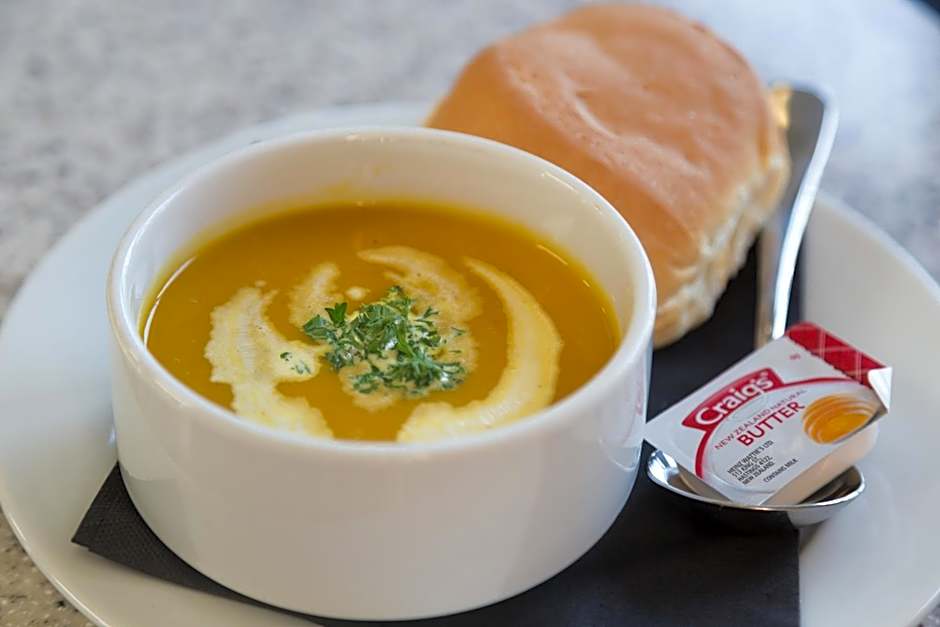 Racecourse Hotel and Motor Lodge