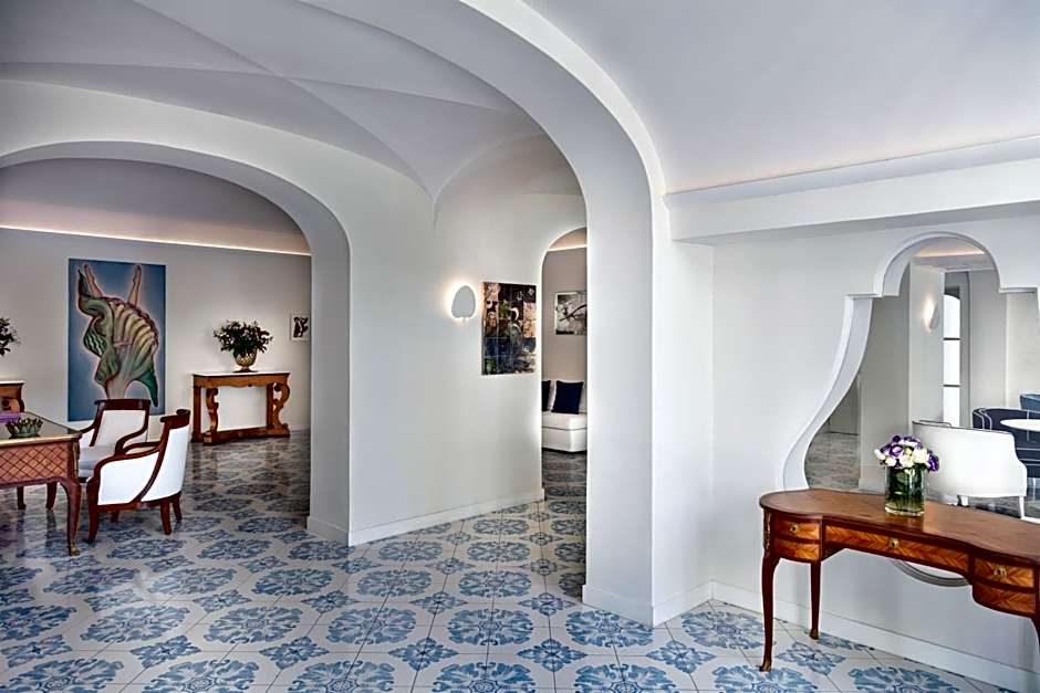 Pazziella Garden & Suites