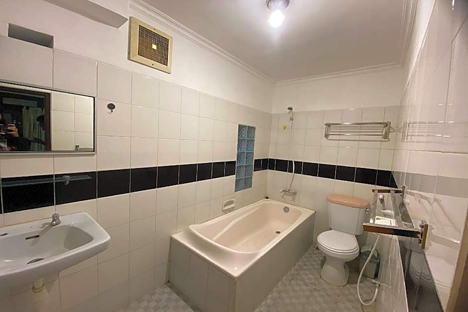 Hotel Lestari Near Lippo Plaza Mall Jember