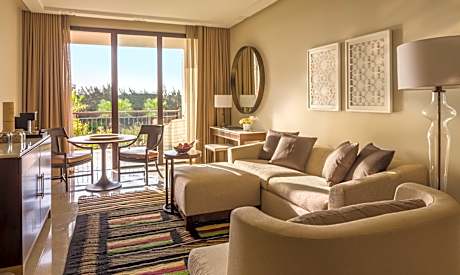 Garden View Suite king bed