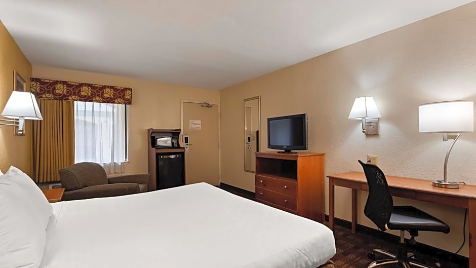 Sure Stay Hotel by Best Western East Brunswick Inn