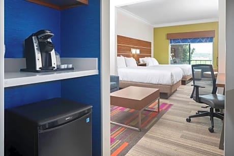Queen Suite with Two Queen Beds