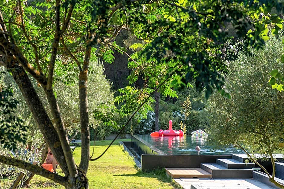 Sani More & Sani Woods