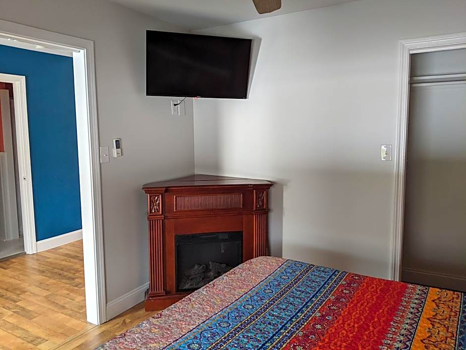 Riverboat Inn & Suites